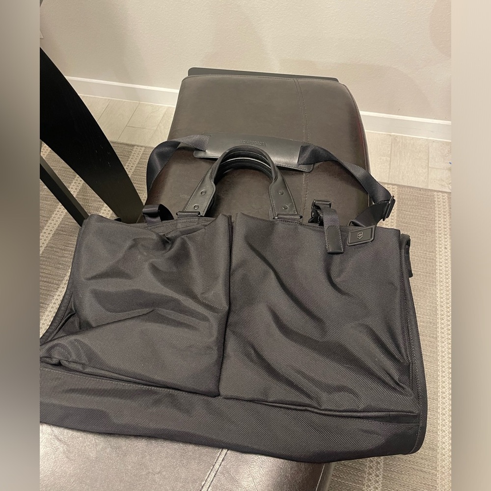 Victorinox Lexicon Tri-Fold Garment Storage Shoulder Strap travel luggage bag